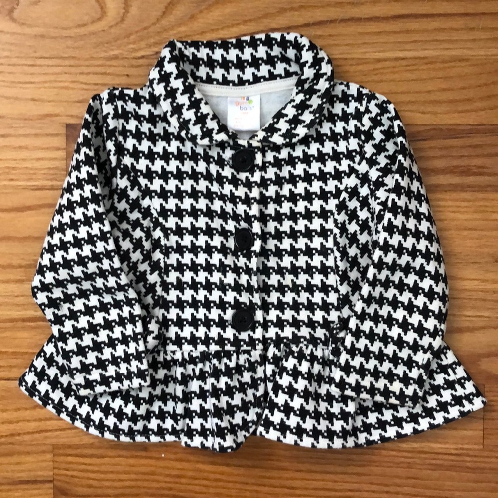 Chic houndstooth sweater jacket!